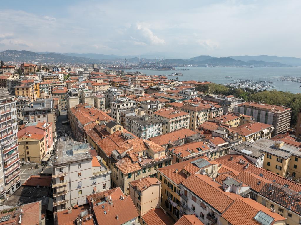 Guesthouse Il Grattacielo Sul Golfo La Spezia Exterior photo