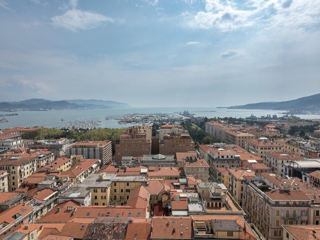 Guesthouse Il Grattacielo Sul Golfo La Spezia Exterior photo